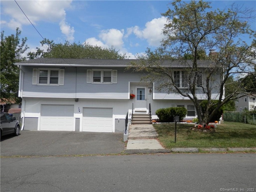 134 Lincolndale Dr, Waterbury, CT 06704 - photo 1