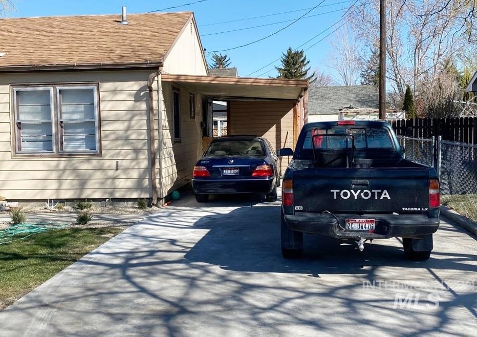 1004 E Clark Ave, Nampa, ID 83686 - photo 1