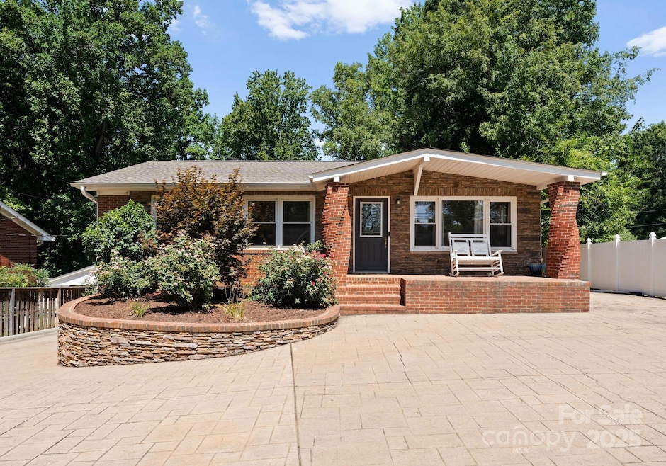 4337 Tipperary Place, Charlotte, NC 28215 - photo 1