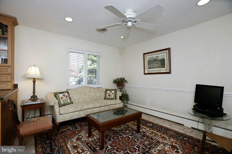 10419 Windsor View Dr, Potomac, MD 20854 - photo 1