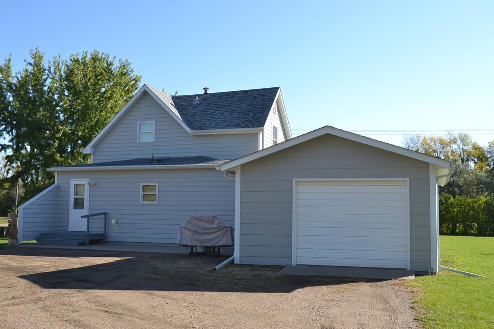 2614 4th St NE, Jamestown, ND 58401 - photo 1