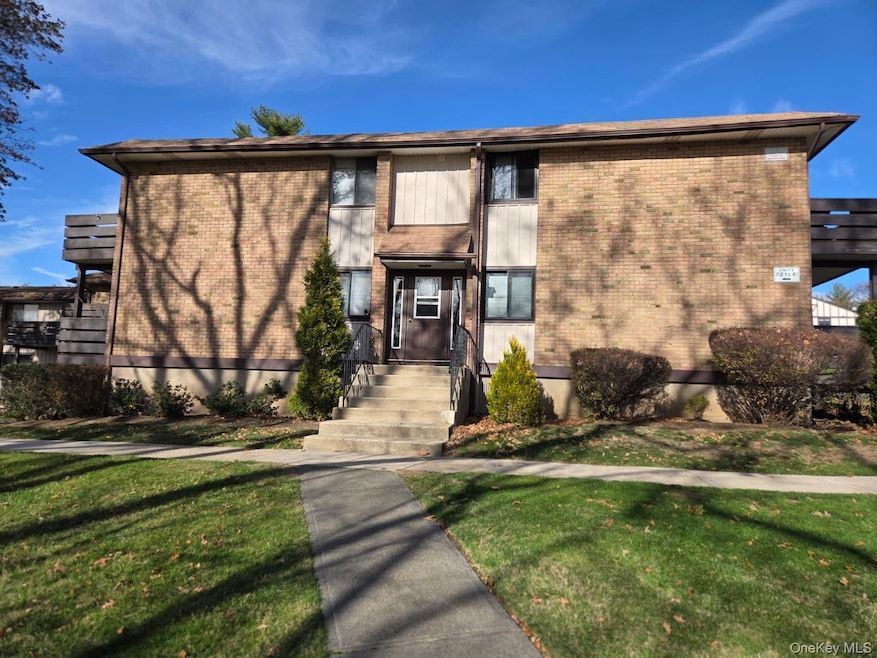 110 Sierra Vista Ln unit 110, Valley Cottage, NY 10989 - photo 1