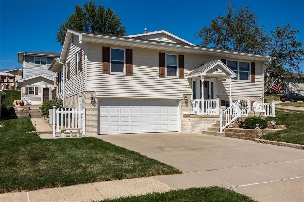 3102 2nd Ave SW, Cedar Rapids, IA 52404 - photo 1