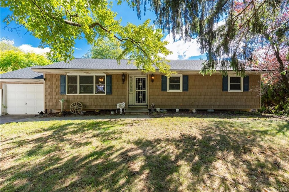 9 Split Tree Dr, Wappingers Falls, NY 12590 - photo 1