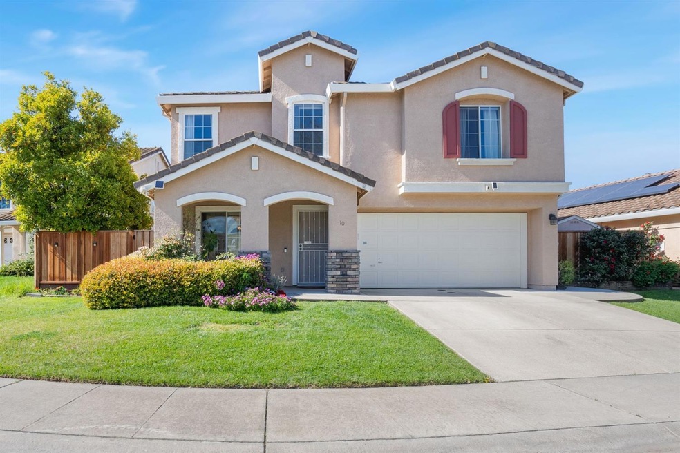 For Sale $648,900 • Co-Listing Agent