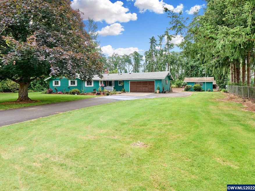 1755 Pine St, Silverton, OR 97381 - photo 1