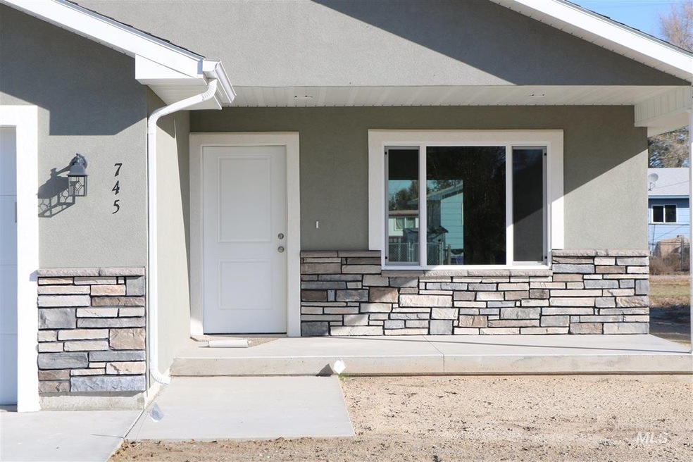 735 Schodde Ave, Burley, ID 83318 - photo 1