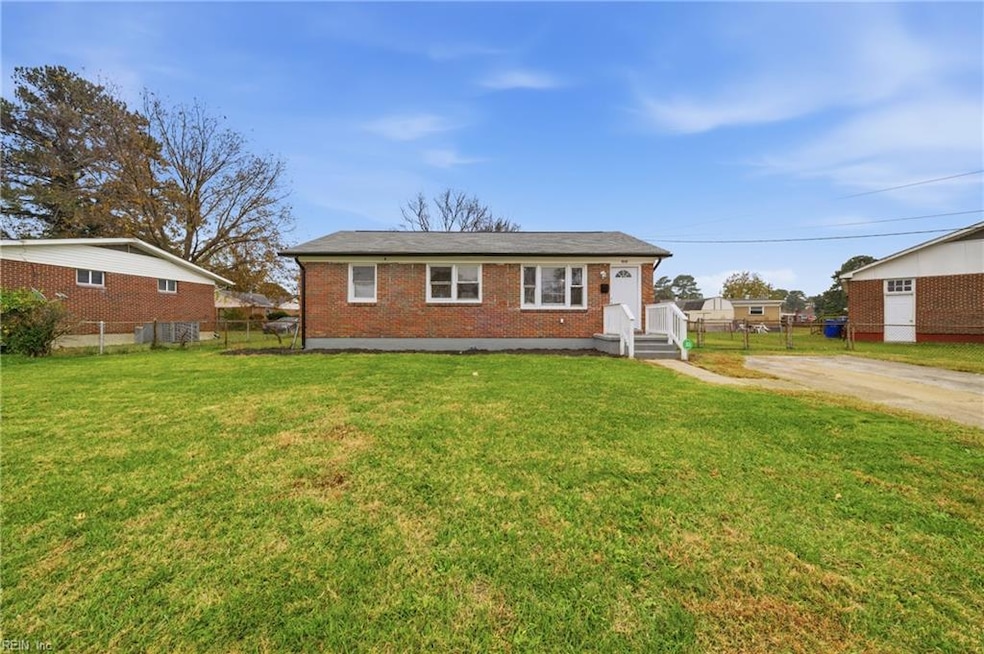 913 Dandridge Dr, Portsmouth, VA 23701 - photo 1