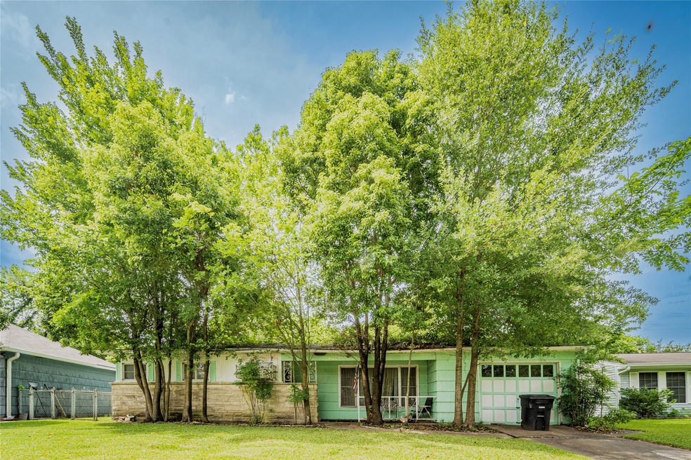 7530 Vista Verde St, Houston, TX 77087 - photo 1