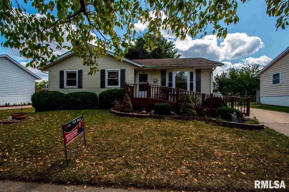 2119 Aspen Dr, Davenport, IA 52806 - photo 1