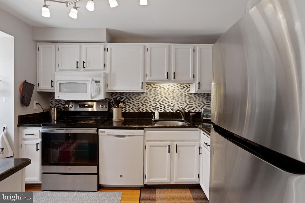 1723 Quietree Dr, Reston, VA 20194 - photo 1