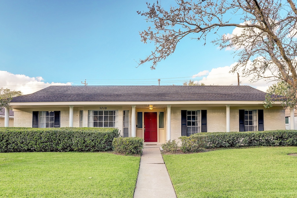 Fantastic one story is immaculate and ready for a