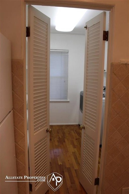 2521 E 2nd St, Flint, MI 48503 - photo 1