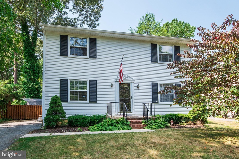 318 Beach Dr, Annapolis, MD 21403 - photo 1