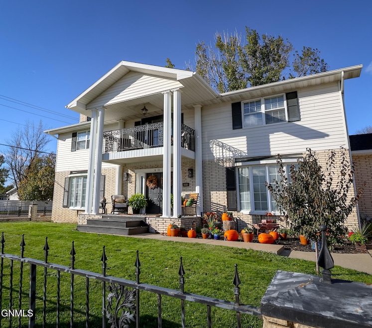 1401 6th Ave W, Williston, ND 58801 - photo 1