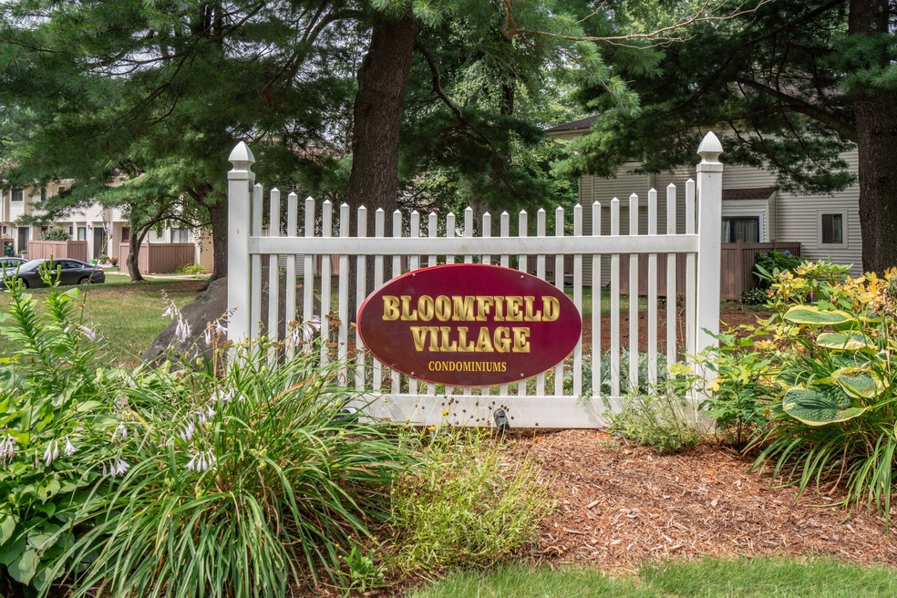 17 Woodland Ave unit A, Bloomfield, CT 06002 - photo 1