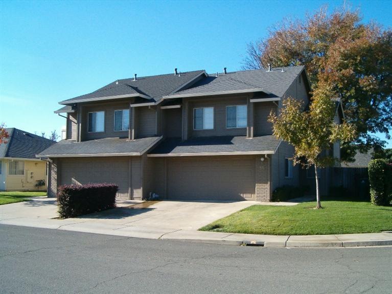 Nice duplex with 3 bedrm and 2 baths, 1436 sq ft and 2 car garage on each side.