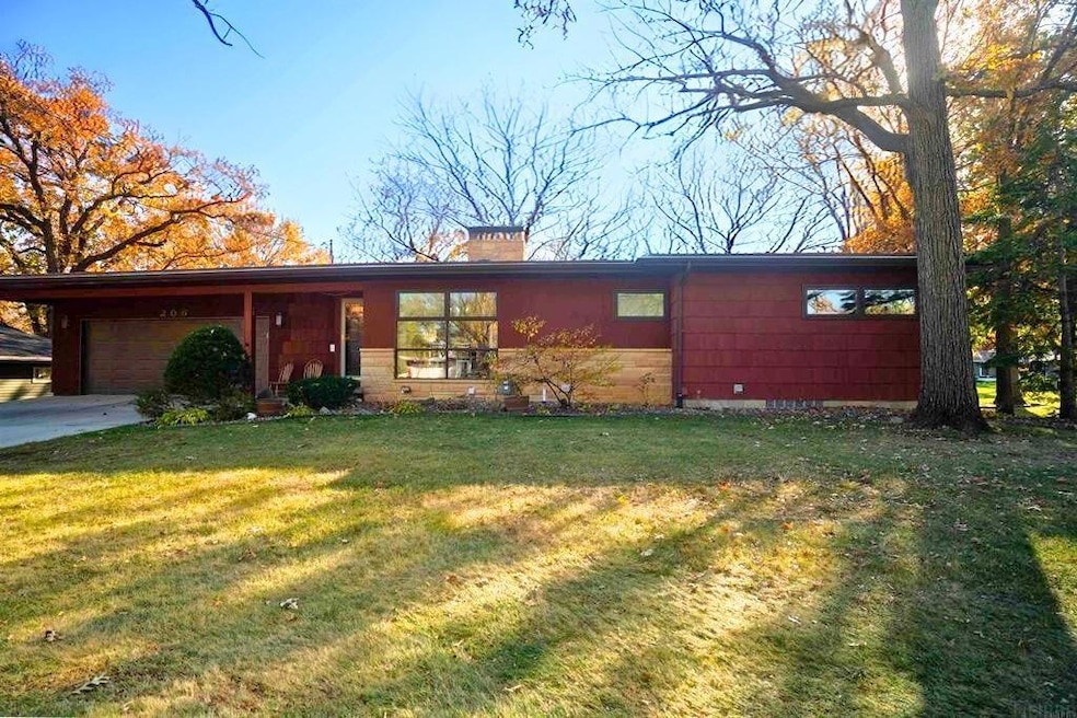 206 Loma St, Waterloo, IA 50701 - photo 1