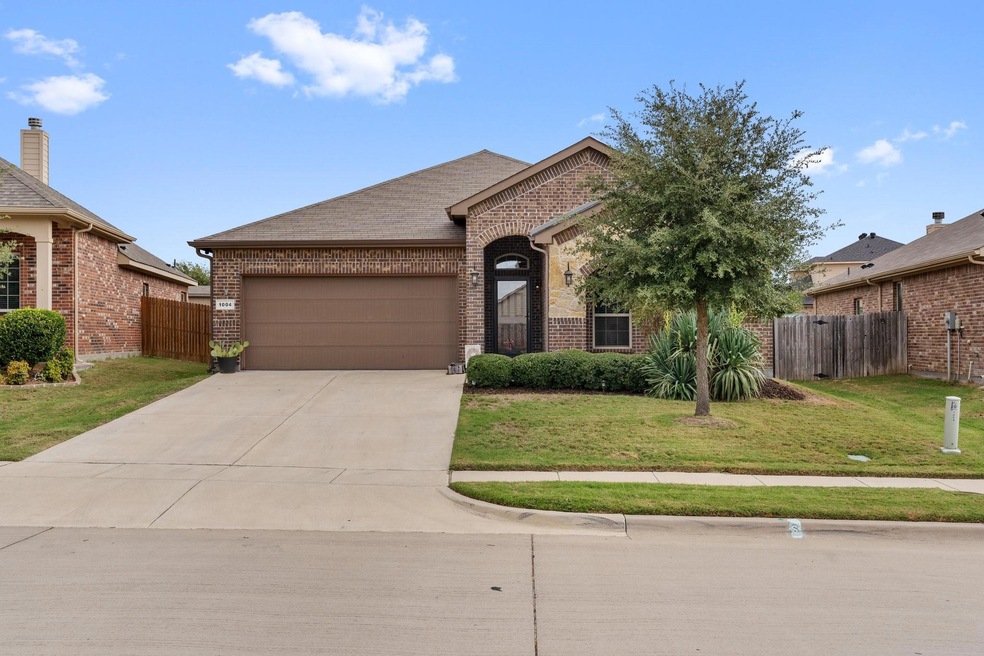 1004 Barry Dr, Weatherford, TX 76087 - photo 1