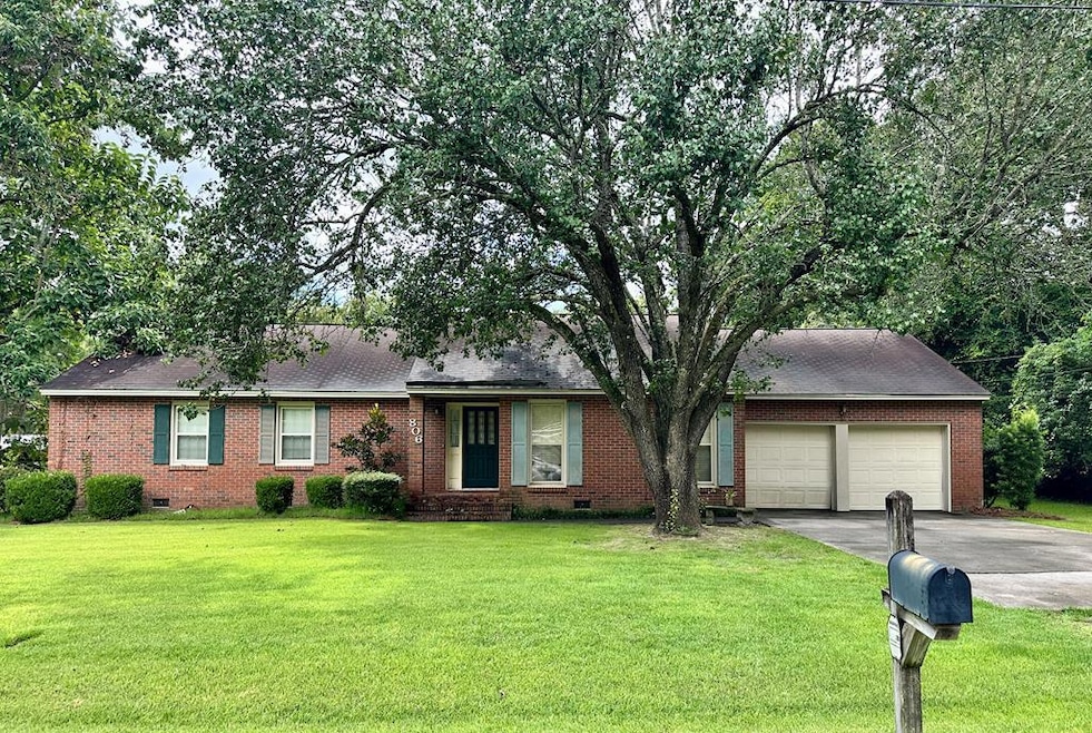 806 S Forrest Ave, Adel, GA 31620 - photo 1