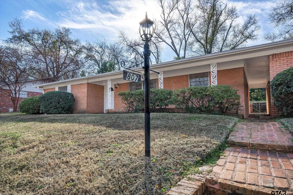 807 Rhodes Dr, Tyler, TX 75701 - photo 1
