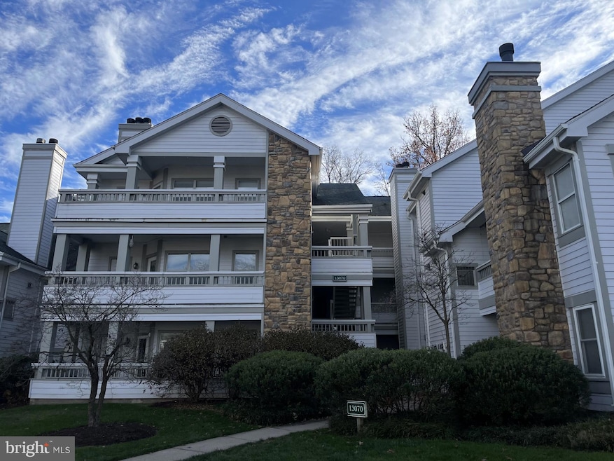 13070 Autumn Woods Way unit 304, Fairfax, VA 22033 - photo 1