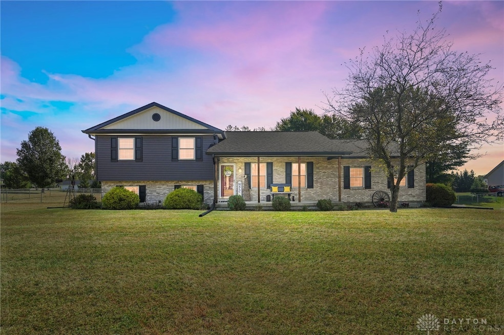 2558 Stoney Creek St, Springfield, OH 45504 - photo 1