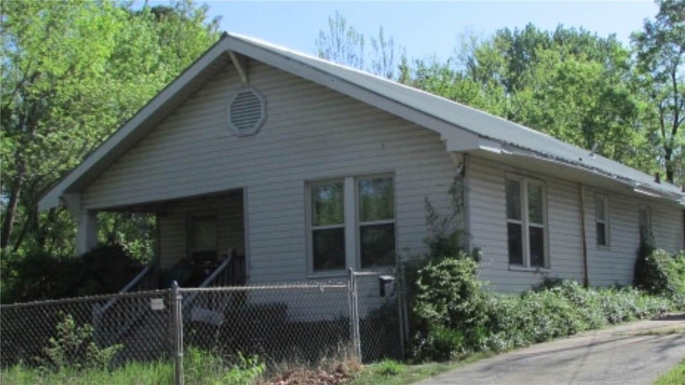 512 S College Ave, Fayetteville, AR 72701 - photo 1