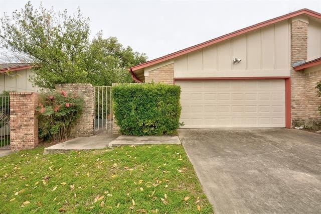 Adorable 1 story condo, townhome style in north ce