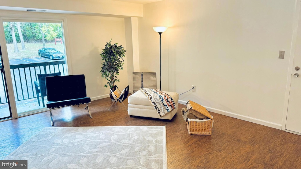 3222 S 28th St unit 304, Alexandria, VA 22302 - photo 1