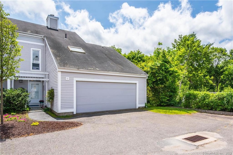 11 Woodbury Place, Woodbury, CT 06798 - photo 1