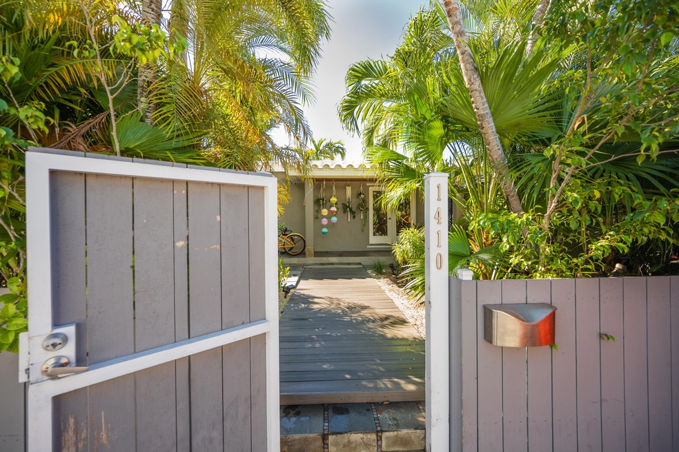 1410 Laird-03