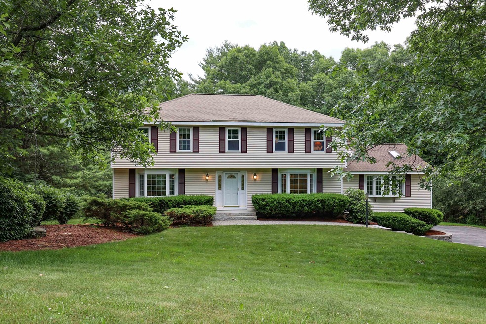 11 Park Ave, Londonderry, NH 03053 - photo 1