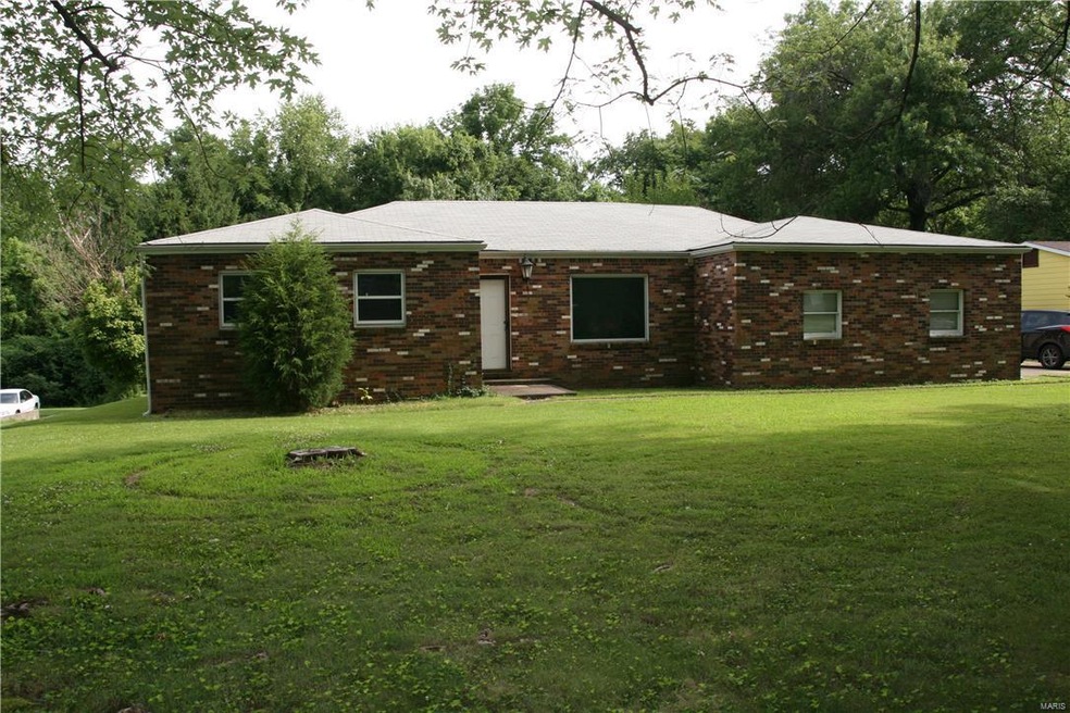 309 Bauer Ln, Maryville, IL 62062 - photo 1