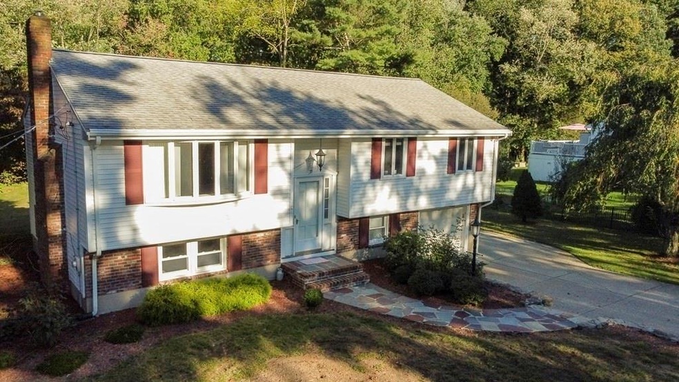 76 Lincoln St, West Bridgewater, MA 02379 - photo 1