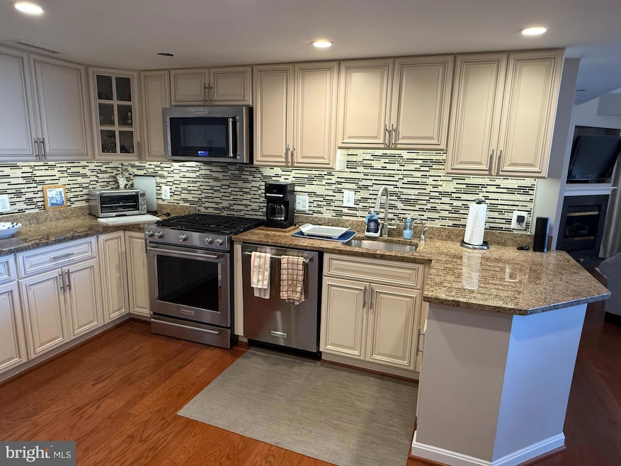 11710 Old Georgetown Rd unit 530, North Bethesda, MD 20852 - photo 1