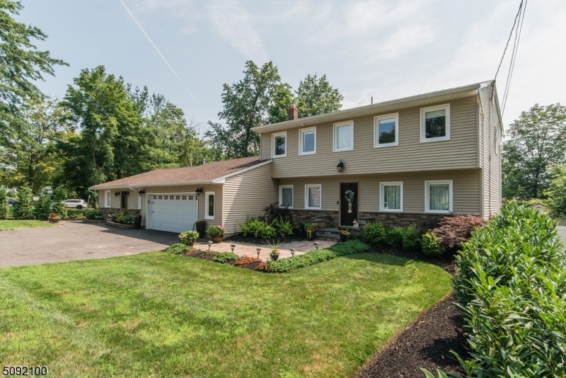 285 N Beverwyck Rd, Parsippany, NJ 07054 - photo 1