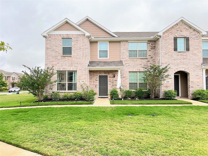 View of front of house featuring a front yard