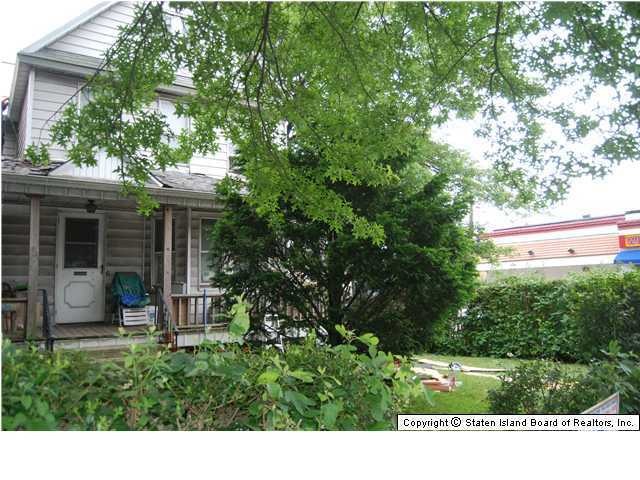 1322 Clove Rd, Staten Island, NY 10301 - photo 1