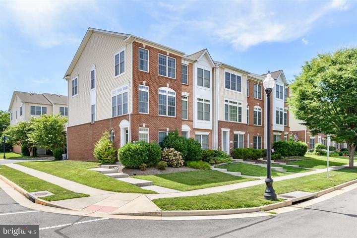 42609 Pine Forest Dr, Chantilly, VA 20152 - photo 1