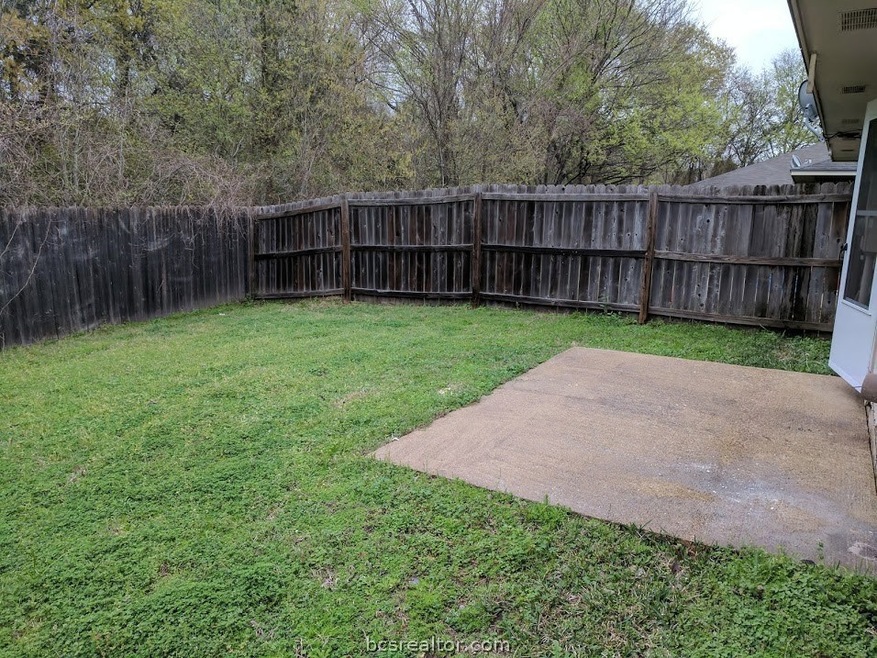 1001 Autumn Cir unit A, College Station, TX 77840 - photo 1