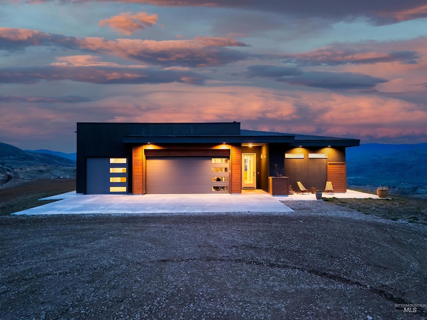 170 Summit Ridge Rd, Horseshoe Bend, ID 83629 - photo 1