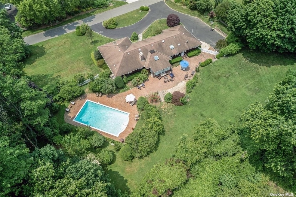 8 Cedar Ln, Port Washington, NY 11050 - photo 1