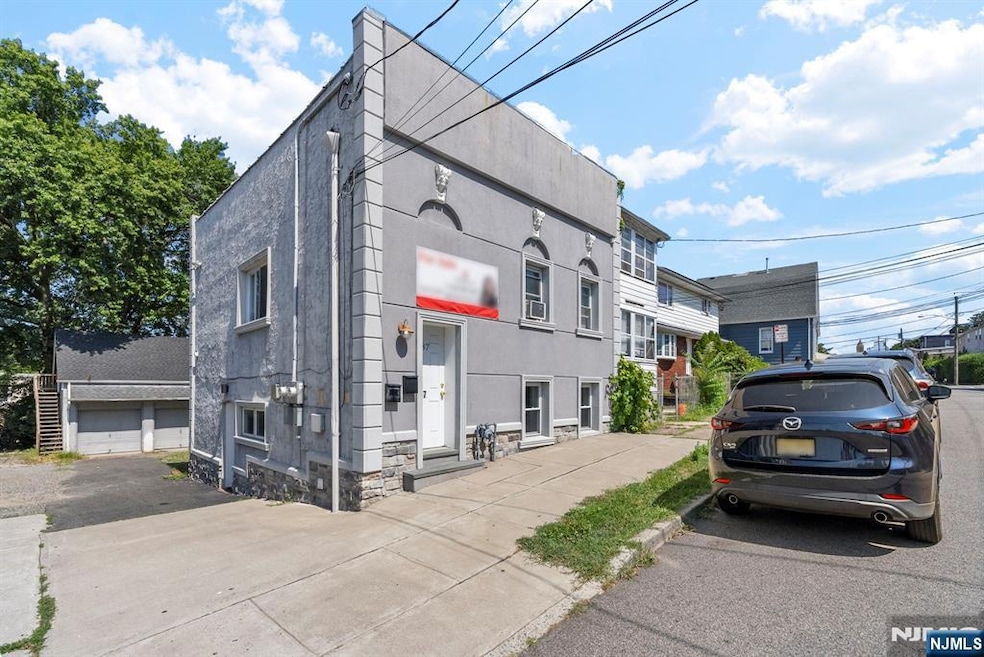 For Rent $2,400/month