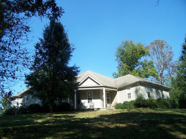 890 Spring Dr, Cookeville, TN 38506 - photo 1