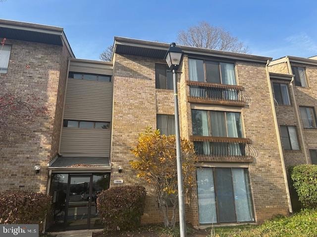 10596 Twin Rivers Rd, Columbia, MD 21044 - photo 1