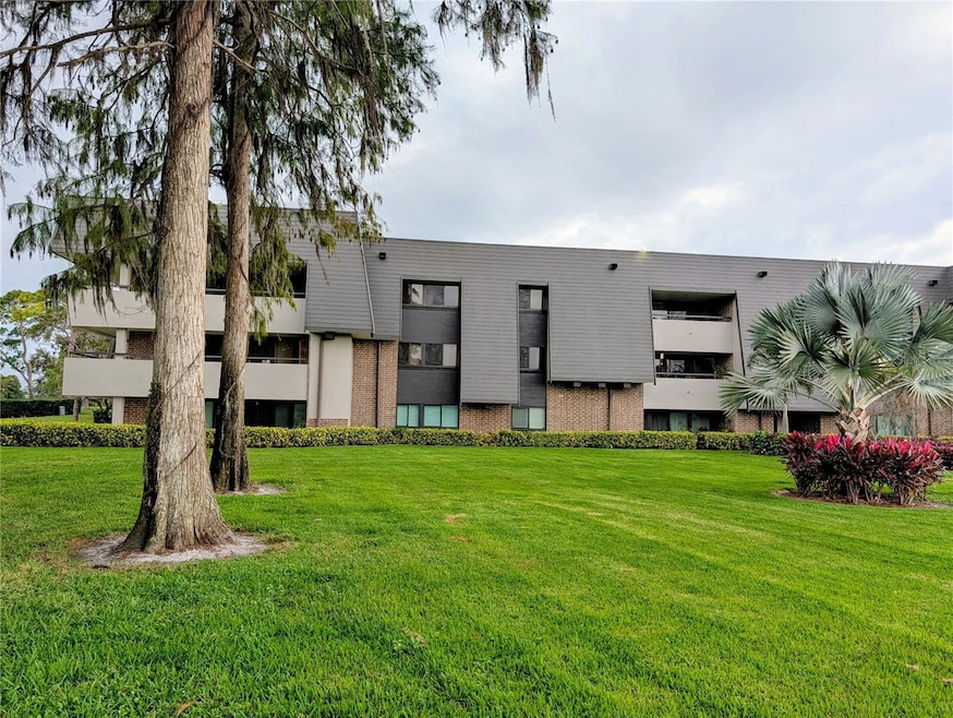 36750 US Highway 19 N unit 4-221, Palm Harbor, FL 34684 - photo 1