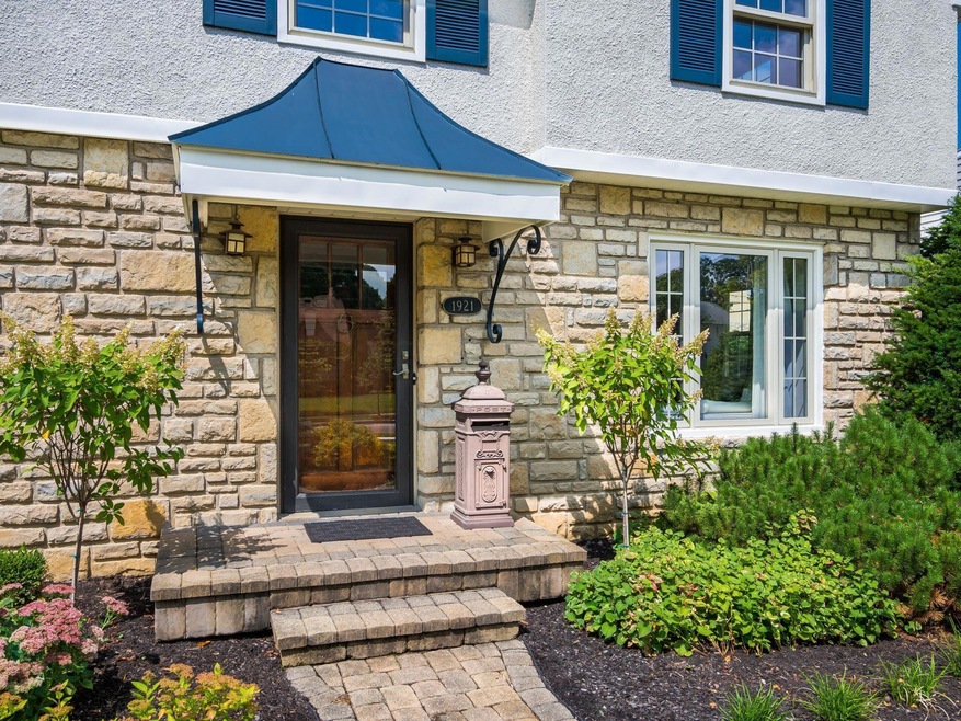 005_fb85b9_N 1921 Elmwood 112