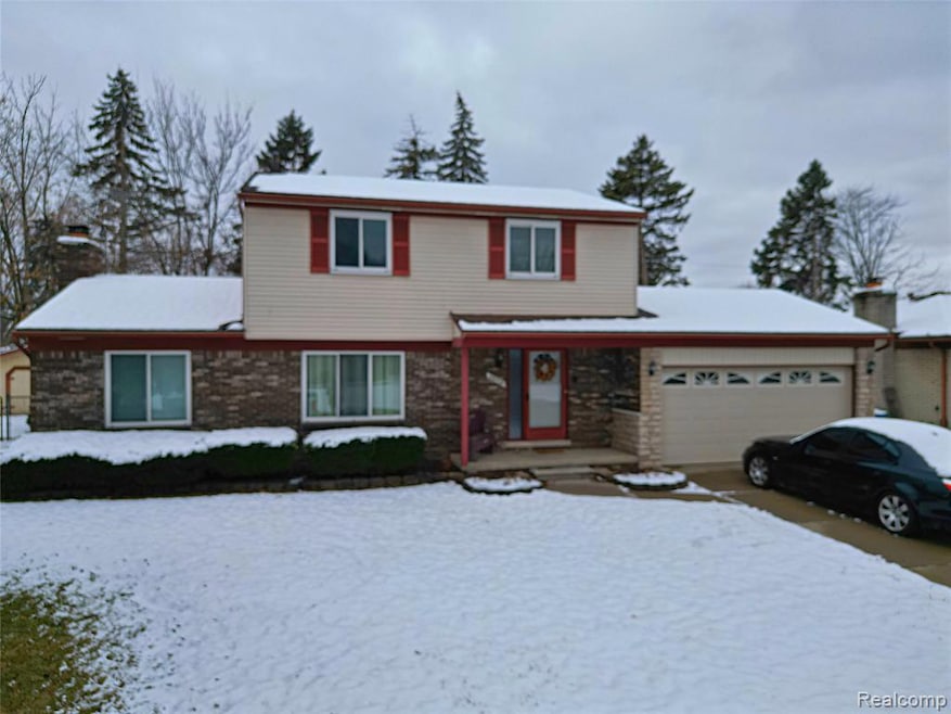 29713 Mackenzie Cir W, Warren, MI 48092 - photo 1