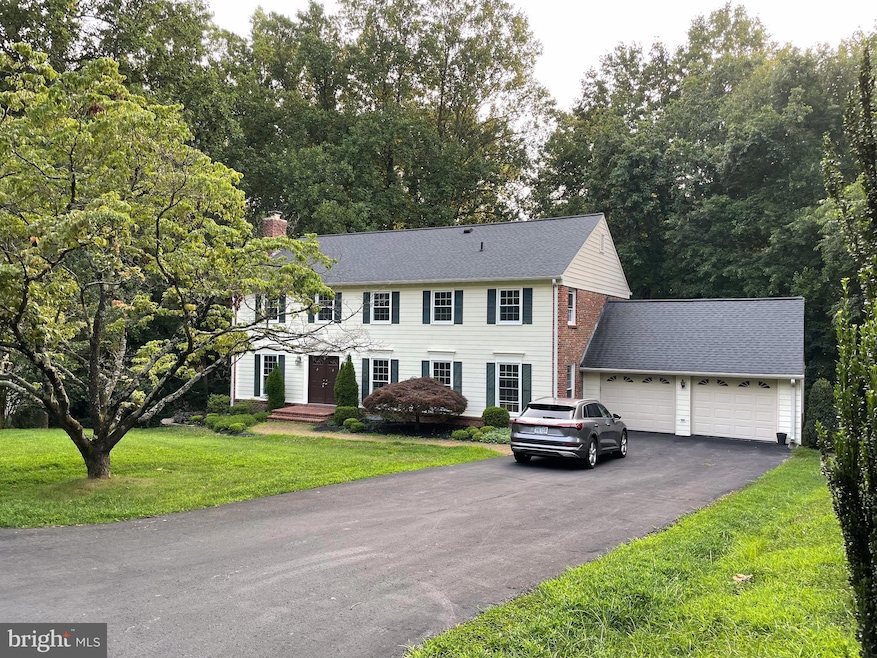 9109 Streamview Ln, Vienna, VA 22182 - photo 1